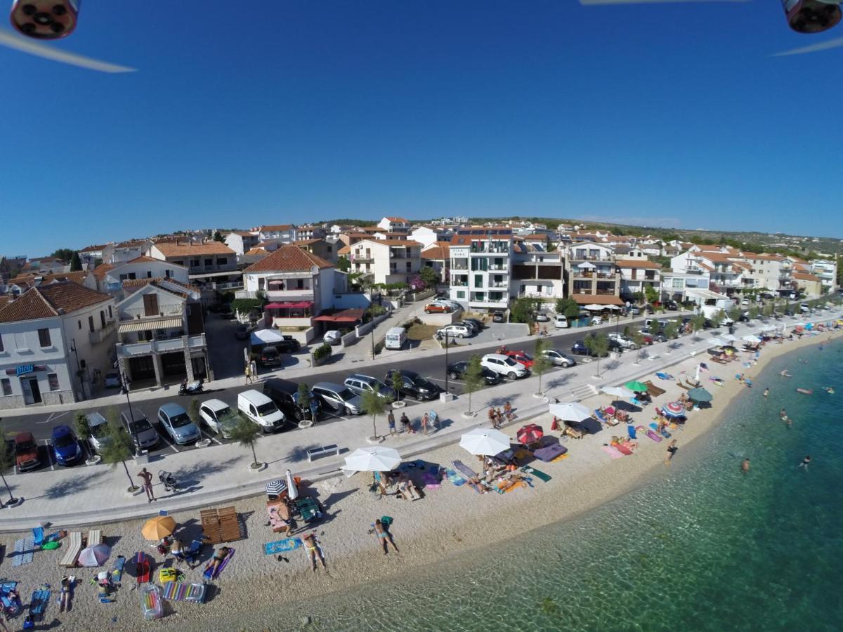 Beachfront Apartments Villa Sisa Primošten Exteriör bild